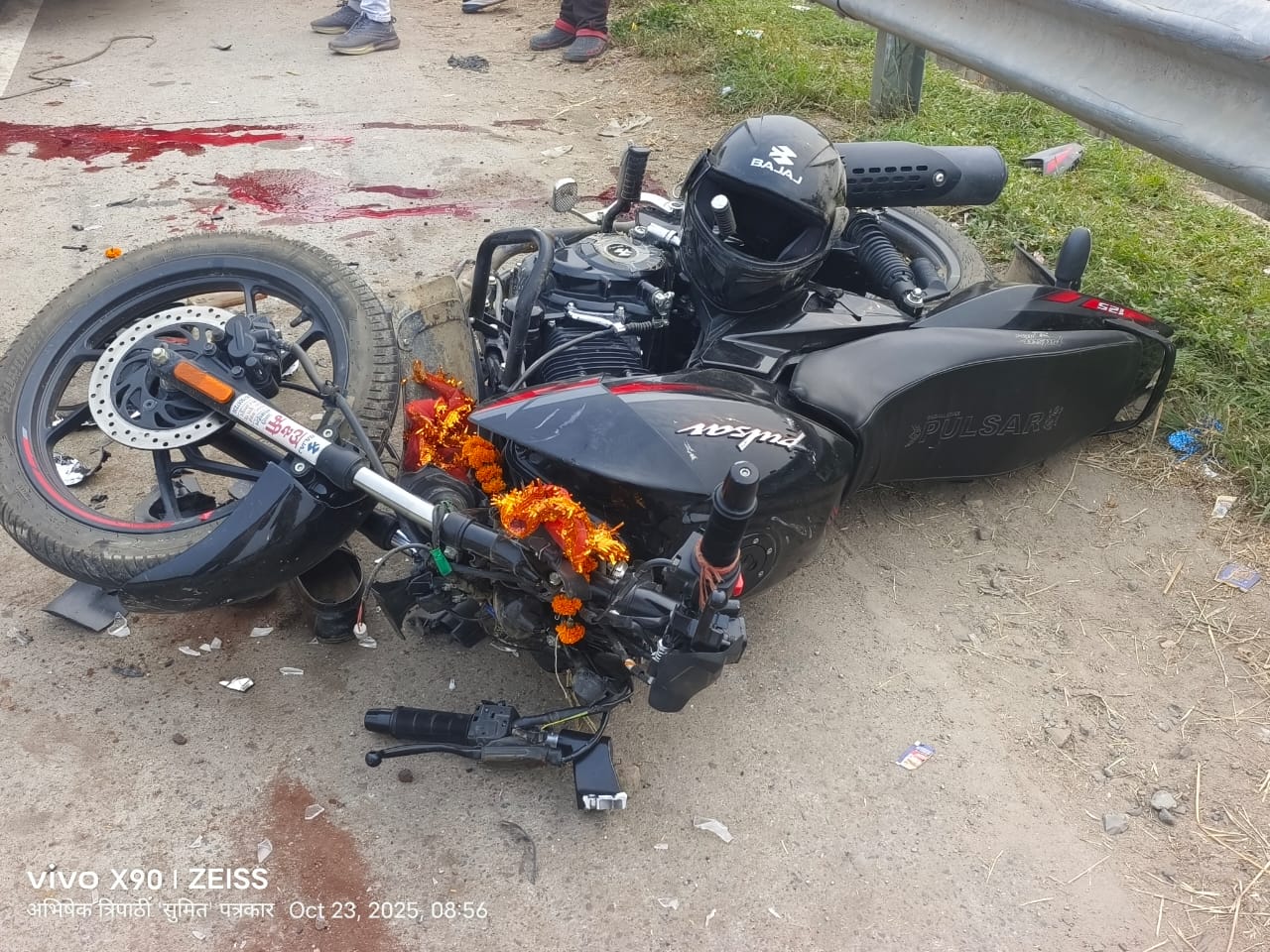 मिर्जामुराद : खड़ी ट्रक से टकराई बाइक, दो की मौत, एक गंभीर