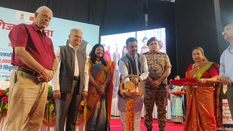 बीएचयू : सत्रहवें रोजगार मेले के नवचयनित अभ्यर्थियों को वितरित किया गया नियुक्ति पत्र