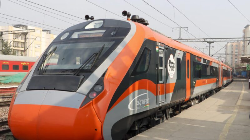 वंदे भारत में भी गूंजा छठ का गीत