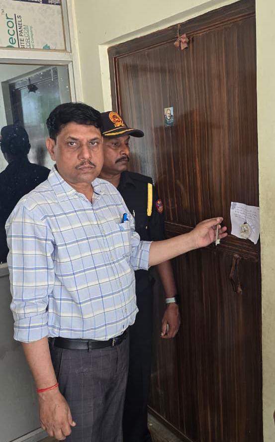 अवैध क्लिनिक पर चोलापुर स्वास्थ्य विभाग की कार्रवाई, क्लिनिक शील