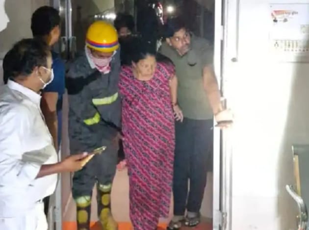 लखनऊ : रेलवे हॉस्पिटल में भीषण आग