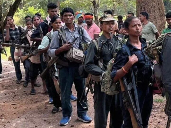 छत्तीसगढ़ : 13 महिलाओं समेत 21 नक्सलियों ने किया आत्मसमर्पण