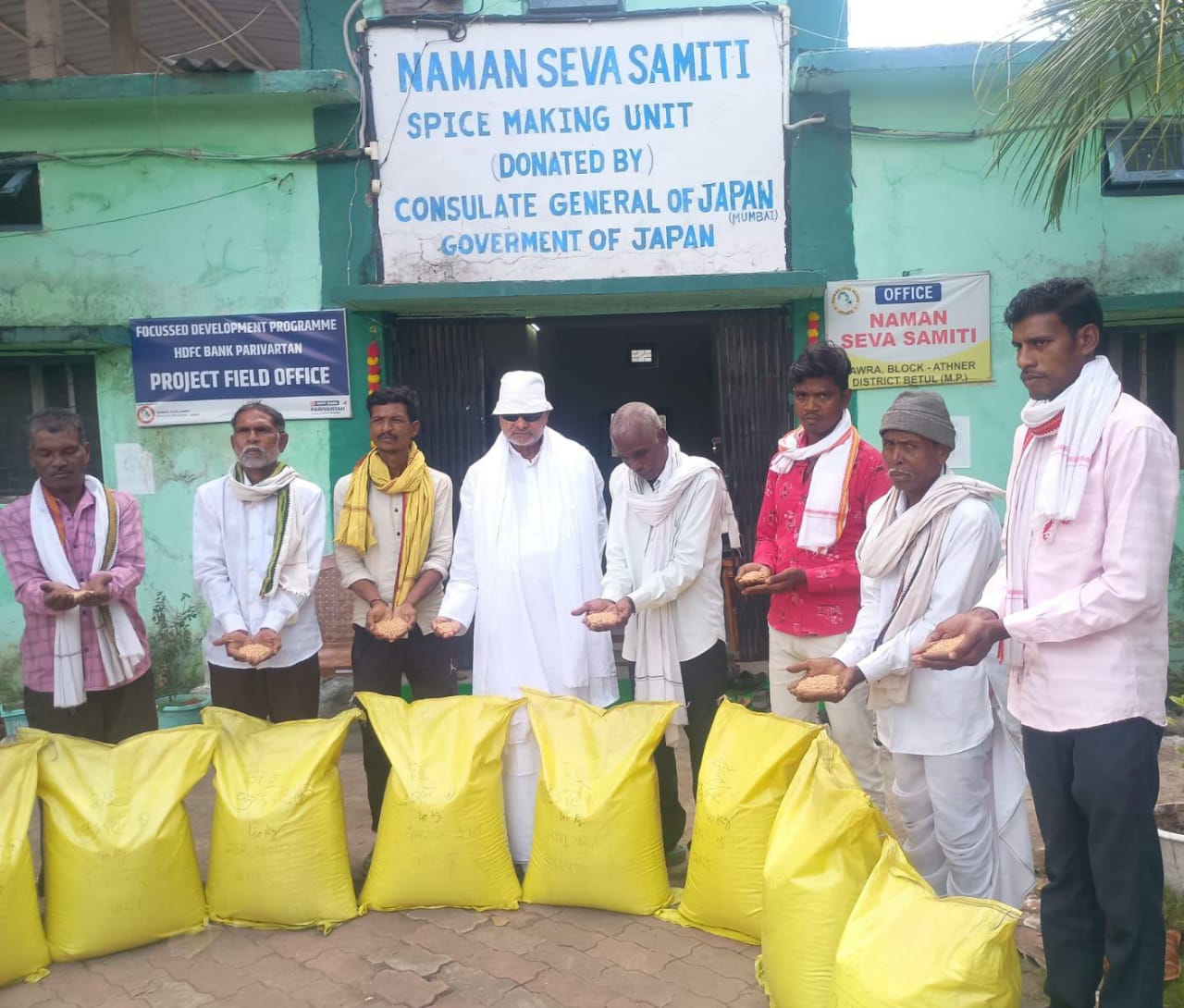 प्रगतिशील किसान ने निःशुल्क बांटा उन्नत गेहूं का बीज