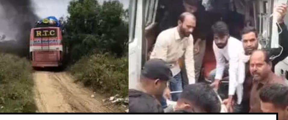 जयपुर : हाई टेंशन तार से टकराने के बाद बस में लगी आग