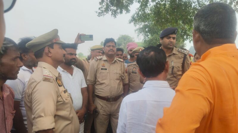 लापता युवक की आशंका: चुमकुनी में मिला मानव कंकाल, रोड जाम से अफरातफरी