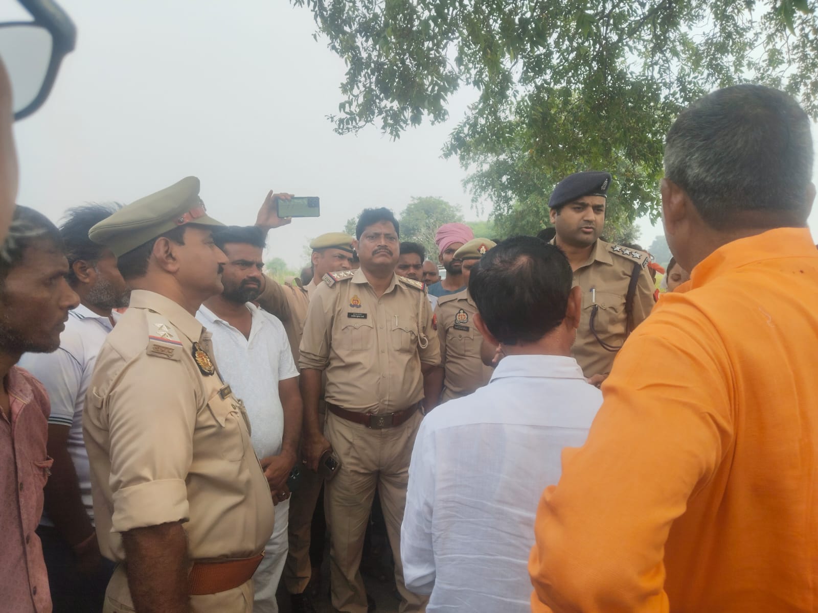 लापता युवक की आशंका: चुमकुनी में मिला मानव कंकाल, रोड जाम से अफरातफरी