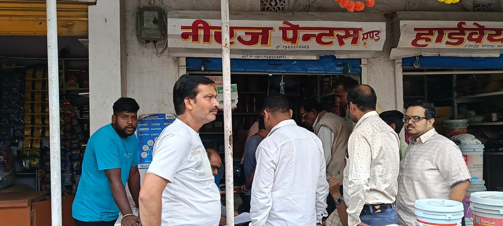 शिवपुर में चोरों का आतंक, तीन दुकानों में सेंधमारी, लाखों का माल चोरी