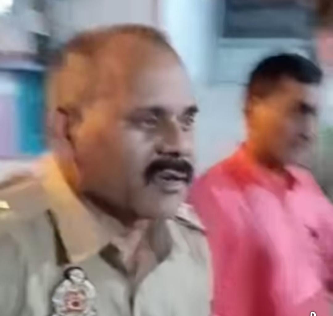 लखनऊ : लखनऊ में दरोगा रिश्वत लेते रंगे हाथों गिरफ्तार