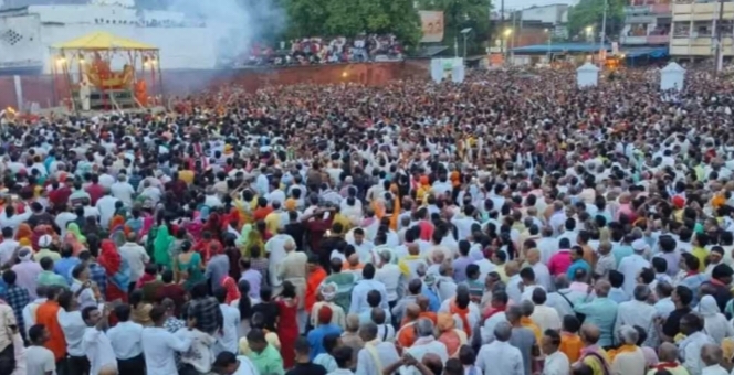 रामनगर : भोर की आरती में जय श्री राम के जयकारों से गूंजा अयोध्या मैदान