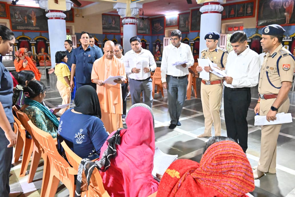 जनता की समस्याओं के समाधान को संकल्पित है सरकार : मुख्यमंत्री योगी