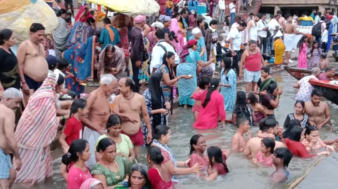 हरिप्रबोधिनी एकादशी पर लाखों श्रद्धालुओं ने लगाई गंगा में आस्था की डुबकी