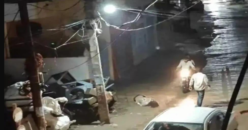 सुसुवाही में चाय पीने निकले छात्र पर ईंट-पत्थरों से जानलेवा हमला