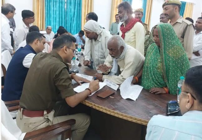 संपूर्ण समाधान दिवस में डीएम ने सुनी 185 फरियादें