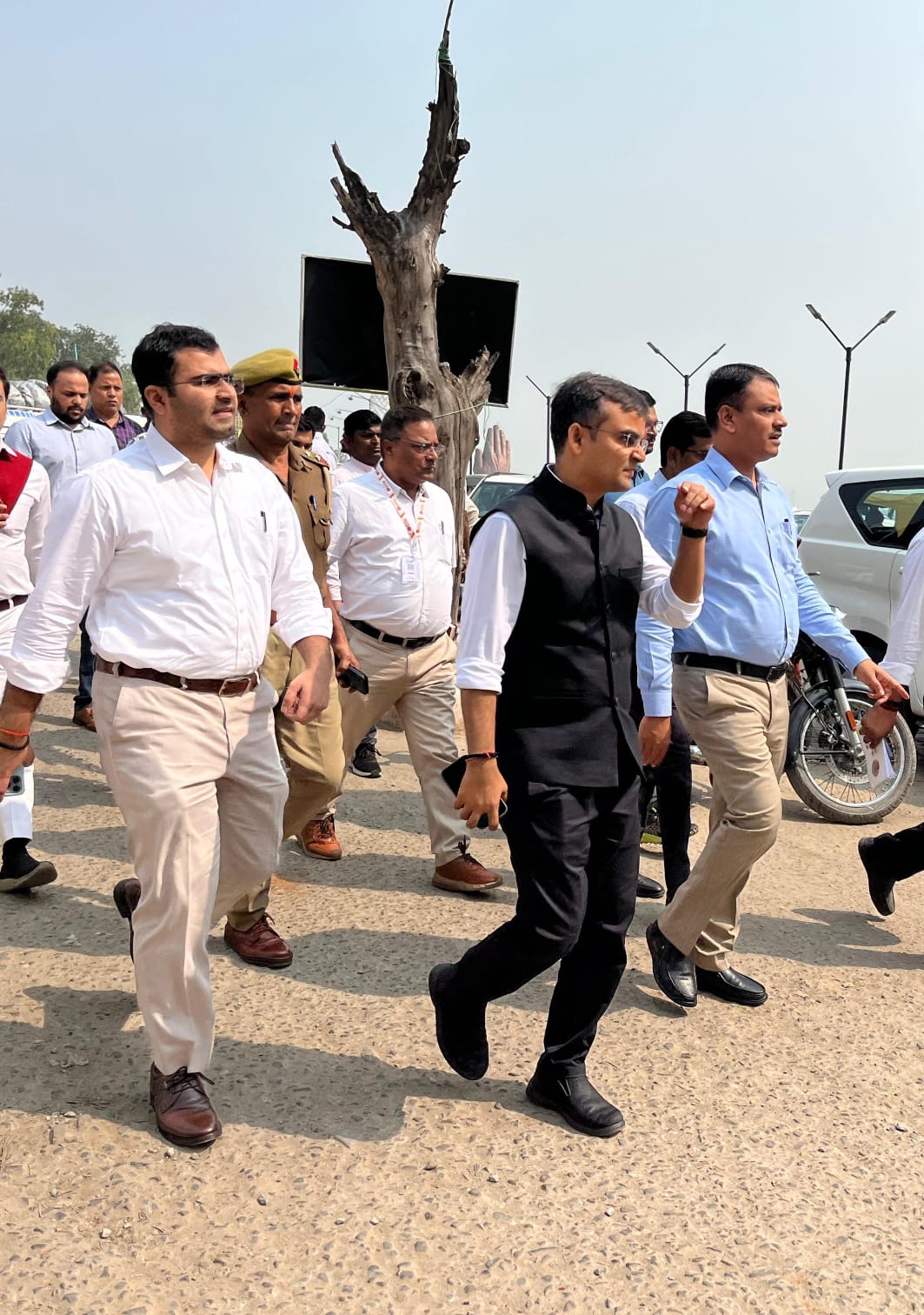 समय पर पूरी करे देव दीपावली की तैयारियां : मंडलायुक्त