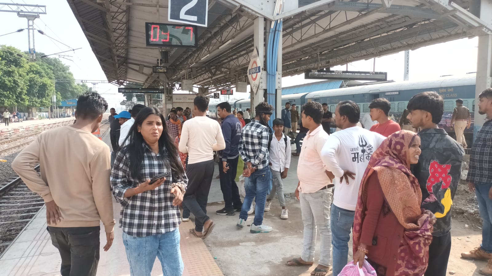 मिर्जापुर: चुनार रेलवे स्टेशन पर हादसे का सीएम योगी ने लिया संज्ञान