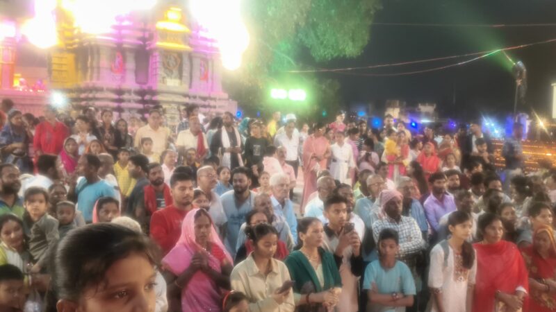 पुरे हर्षोल्लास के साथ मना कंदवा में देव दीपावली महोत्सव