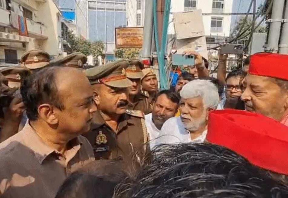 वाराणसी: दालमंडी मार्ग चौड़ीकरण के विरोध में सपा का हल्ला बोल