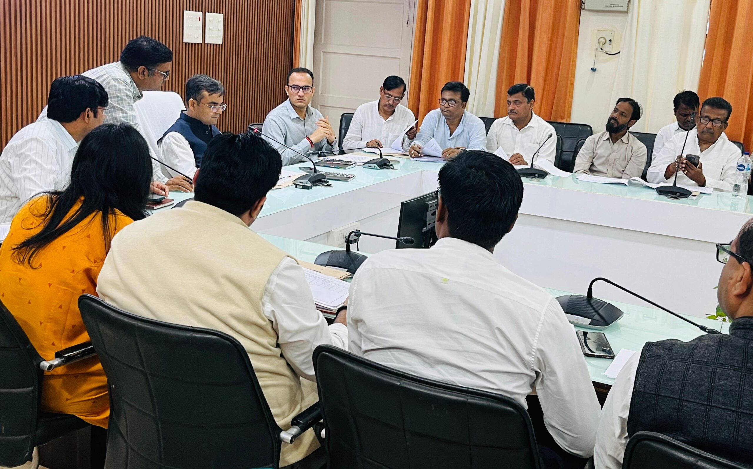 वोटर लिस्ट को शुद्ध और अद्यतन बनाने पर डीएम का जोर