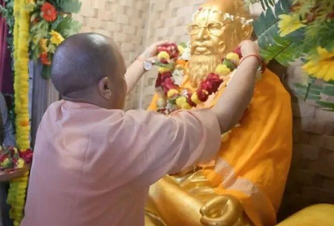 मुख्यमंत्री योगी ने सतुआ बाबा की 13वीं पुण्यतिथि पर किए श्रद्धासुमन अर्पित
