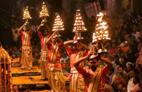 ठंड के कारण काशी के मंदिरों-घाटों पर बदला आरती का समय