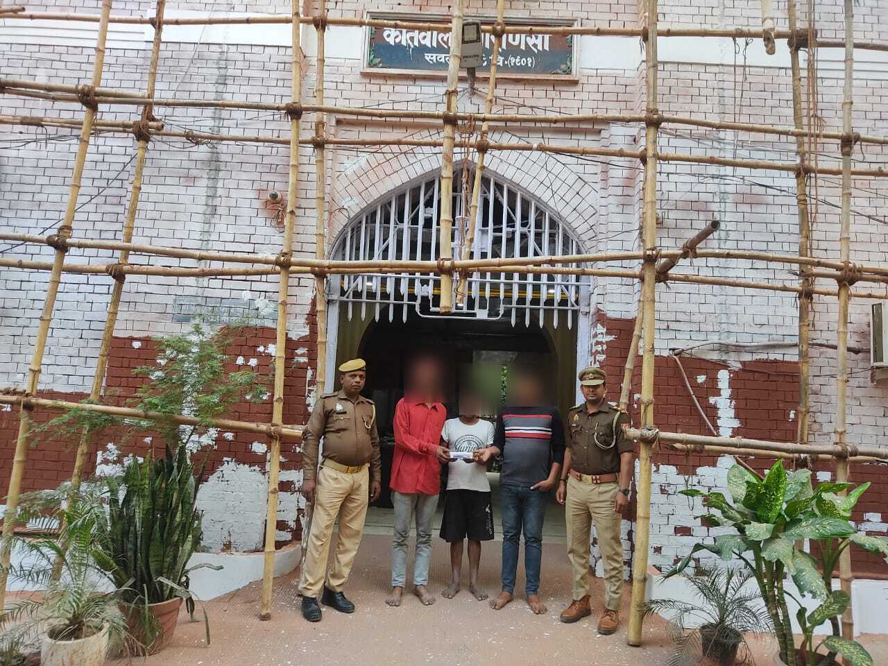 हरिश्चन्द्र पार्क में जुआ खेल रहे तीन गिरफ्तार