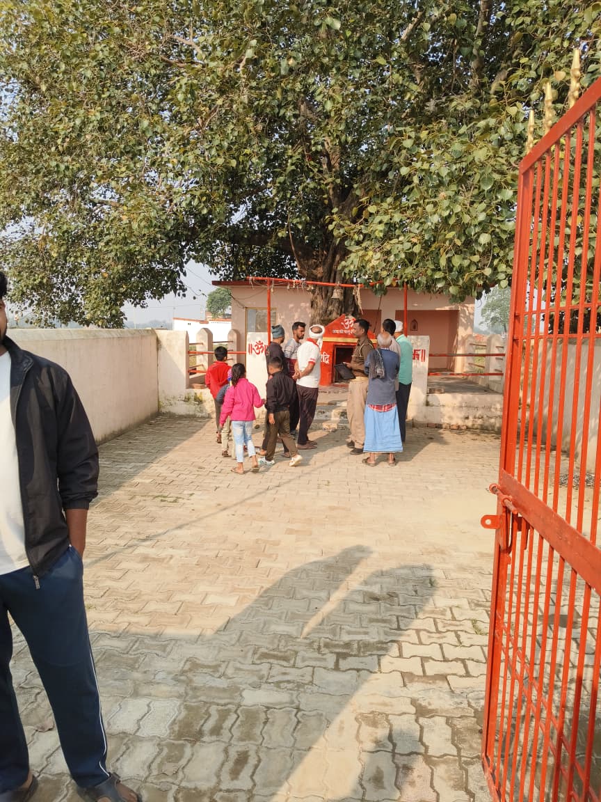 पिपरी के बाद हाडीयाडीह में ग्राम देवता की मूर्ति तोड़ी गई