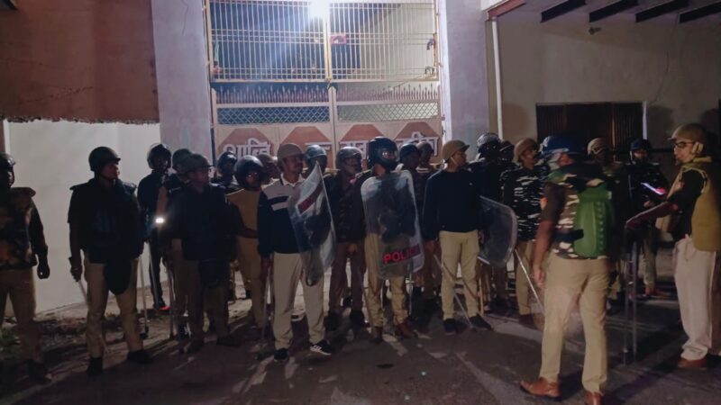 रामनगर में जल संकट और प्रधान पति के दुर्व्यवहार से भड़के ग्रामीण