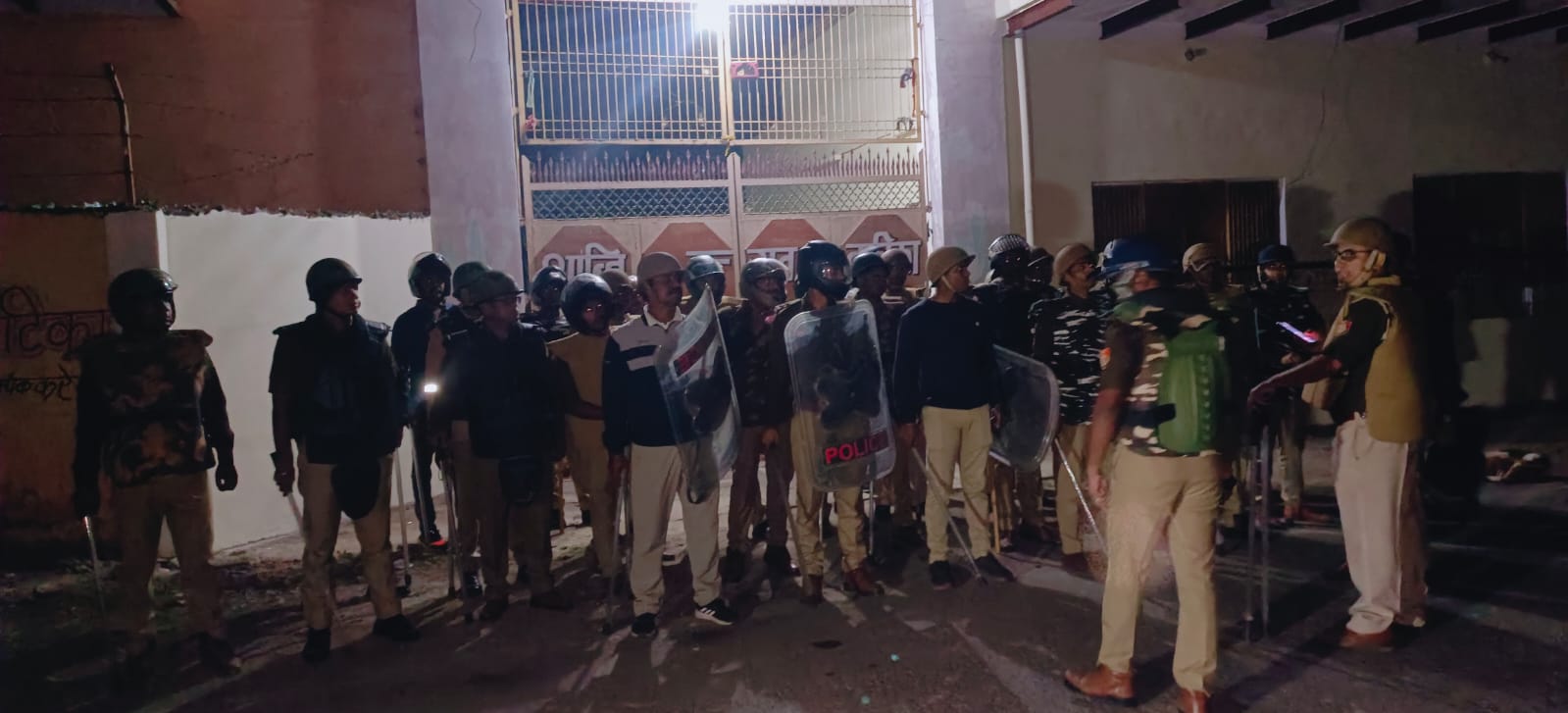 रामनगर में जल संकट और प्रधान पति के दुर्व्यवहार से भड़के ग्रामीण