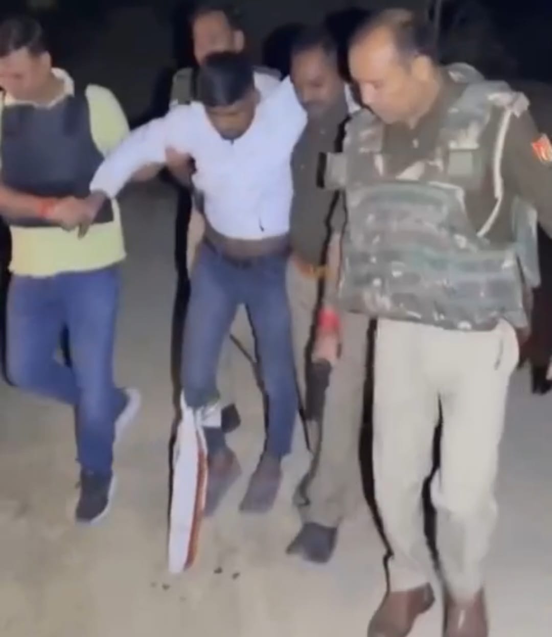 जौनपुर: हत्या का वांछित पुलिस मुठभेड़ में घायल, गिरफ्तार