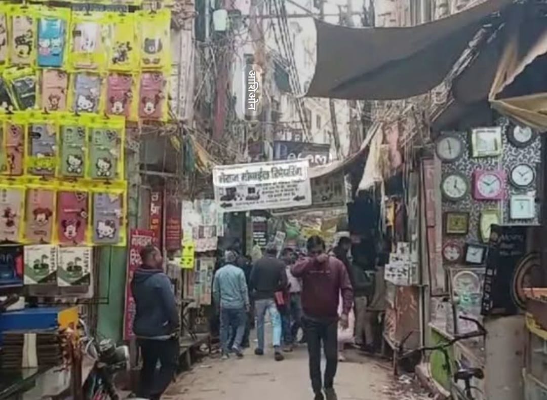 दालमंडी में चौड़ीकरण अभियान में स्टे का हवाला देकर भारी विरोध