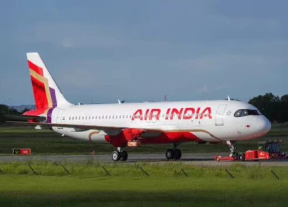 मुंबई-वाराणसी फ्लाइट में बम की धमकी, वाराणसी एयरपोर्ट पर इमरजेंसी लैंडिंग