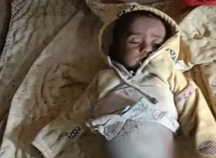 सोनभद्र : मां ने 10 महीने के बेटे को जलते चूल्हे में झोंक खुद फंदे से लटकी