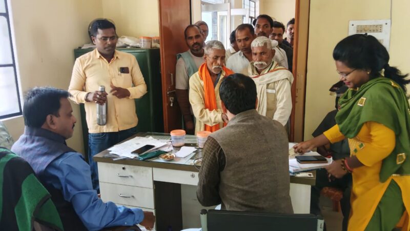 आराजीलाइन विकासखंड के 15 ग्राम पंचायतों में किसान रजिस्ट्री कैंप आयोजित