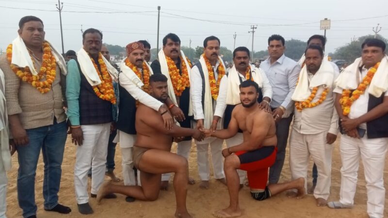 दयालावीर बाबा के वार्षिक श्रृंगार पर विराट कुश्ती दंगल संपन्न