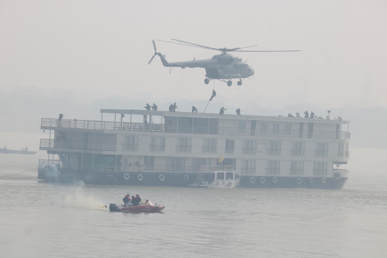 वाराणसी: एनडीआरएफ की ‘गांडीव VII’ का आतंकी हमले की परिकल्पना पर सफल अभ्यास