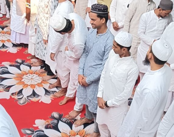 बड़ी ईदगाह पुराने पुल पर पढ़ी गई अगहनी जुमे की नमाज