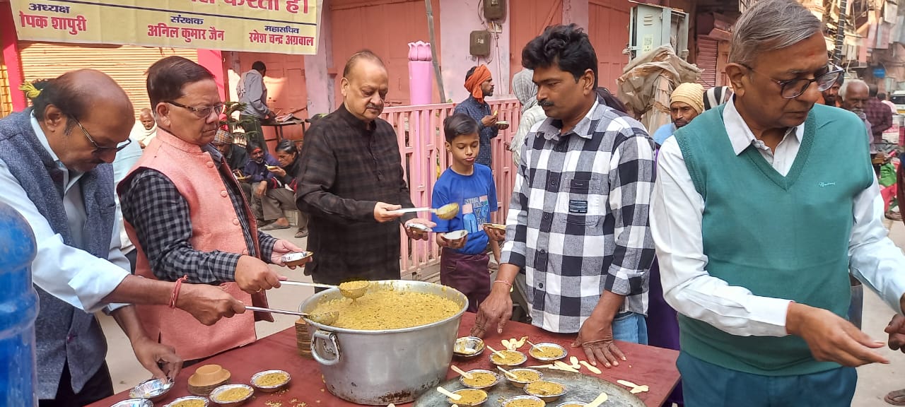 संकल्प अन्नक्षेत्र ने किया गया प्रसाद वितरण