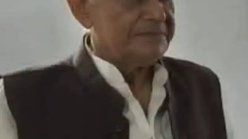 अखिलेश यादव ने हीरा प्रसाद उर्फ छक्कन मौर्या के निधन पर जताया शोक