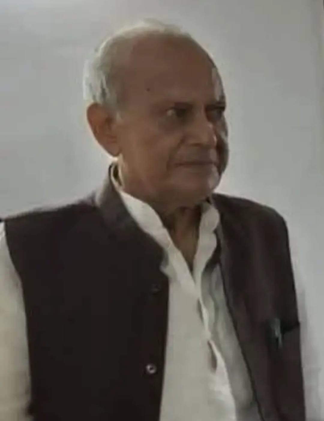 अखिलेश यादव ने हीरा प्रसाद उर्फ छक्कन मौर्या के निधन पर जताया शोक