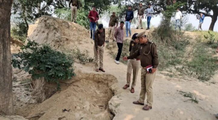 प्रयागराज: बाग में दफन मिली युवती की लाश