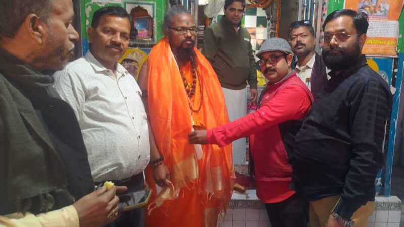 विश्वकर्मा मंदिर में शंकराचार्य स्वामी जी का भव्य सम्मान