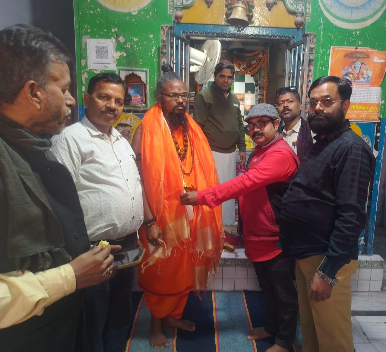 विश्वकर्मा मंदिर में शंकराचार्य स्वामी जी का भव्य सम्मान