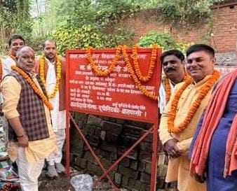 शाहंशाहपुर और नरसड़ा में इंटरलॉकिंग सड़क निर्माण का शिलान्यास