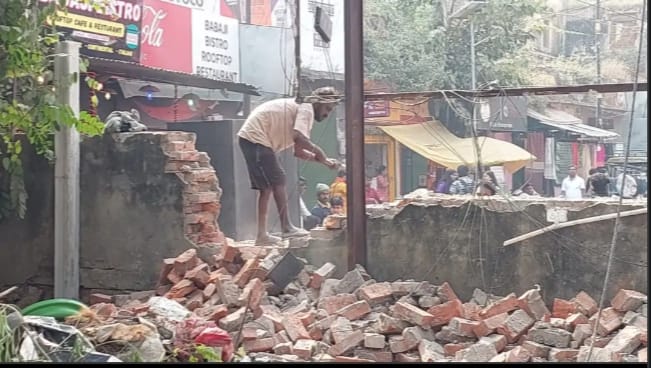 अस्सी घाट पर 6.50 करोड़ की 4500 वर्ग फीट सरकारी भूमि कब्जा मुक्त