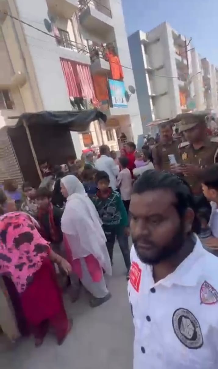 लखनऊ : नगर निगम की रोड स्वीपिंग मशीन ने 5 वर्षीय बच्चे को कुचला, दोनों पैर गंभीर रूप से घायल