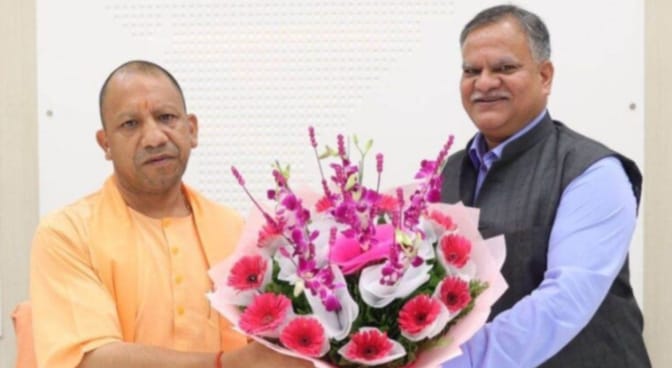 सीएम योगी से मिले नव नियुक्त सीईओ मनोज कुमार सिंह