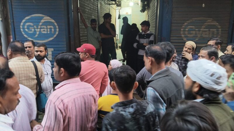 दालमंडी में ध्वस्तीकरण के खिलाफ भारी विरोध, पूरा बाजार बंद