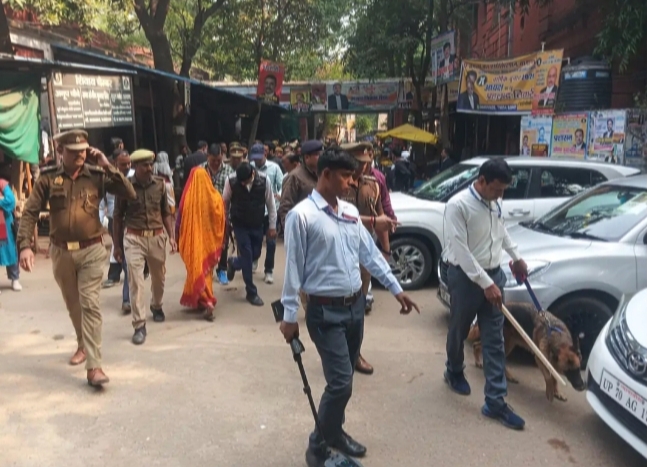 कचहरी परिसर में बम निरोधक दस्ते के साथ एसीपी ने चलाया सघन तलाशी अभियान