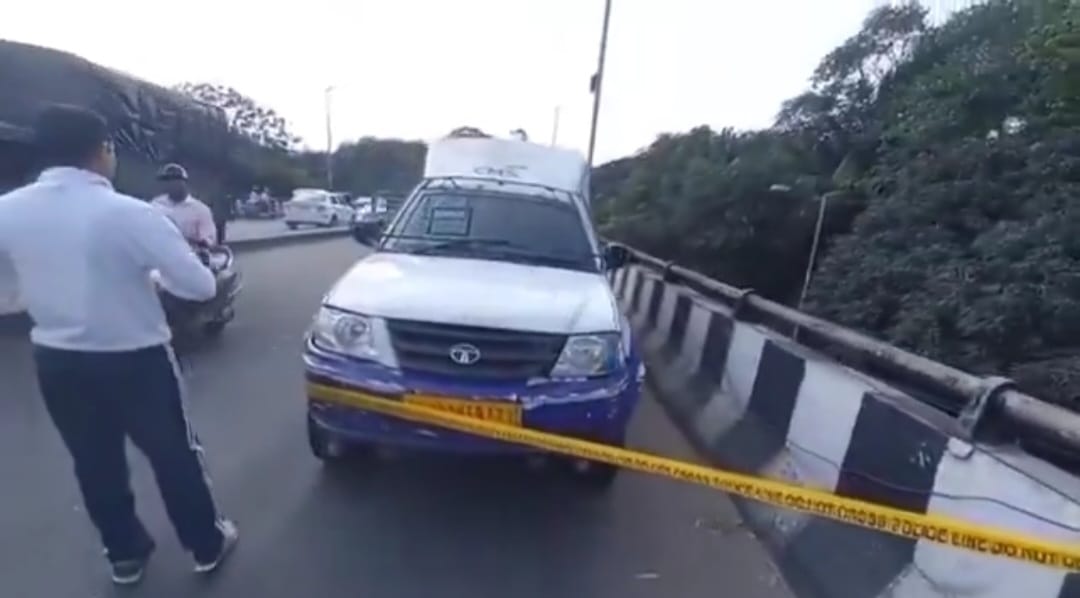 दिनदहाड़े ‘स्पेशल 26’ स्टाइल में 7.11 करोड़ की लूट