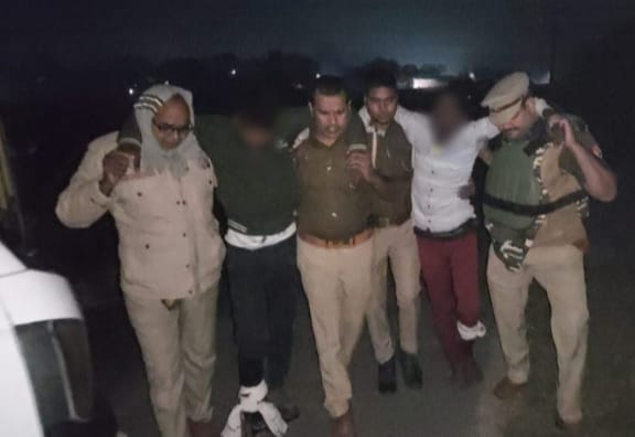 गाजीपुर : करंडा में पुलिस और गौ-तस्करों के बीच मुठभेड़